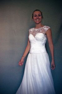 robe de mariée en mousseline et dentelle perlée