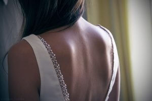 créatrice robe de mariée dos nu avec dentelle à montpellier