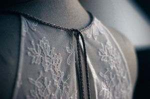 haut dentelle et cordelette pour robe de mariée