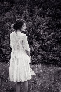 robe de mariée courte avec une veste dentelle