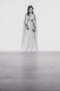 robe de mariée fluide chic avec cape ou voile