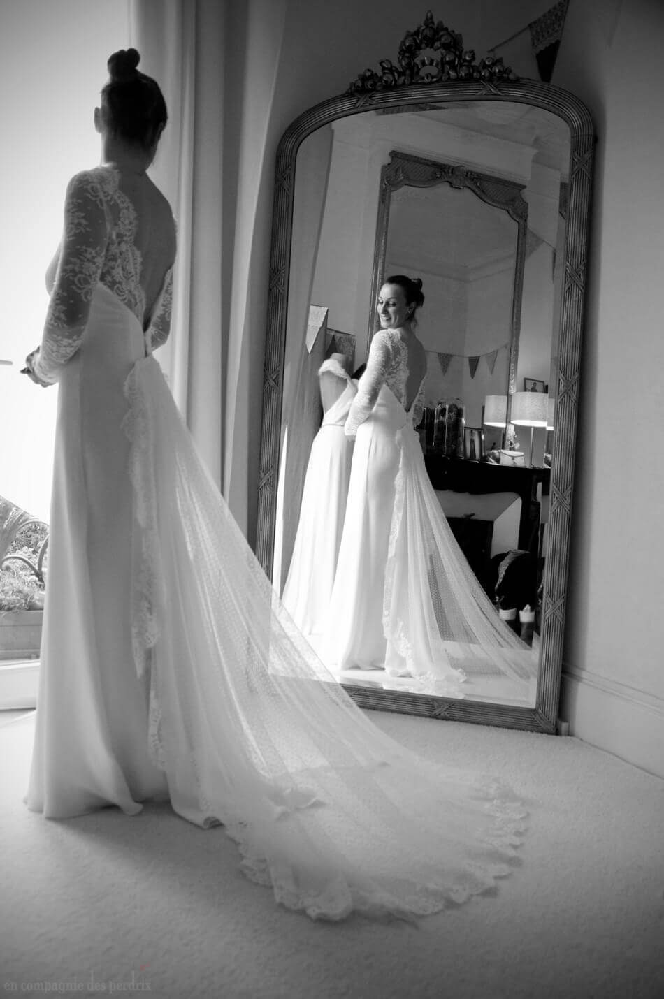robe de mariée décolletée dos et dentelle à montpellier