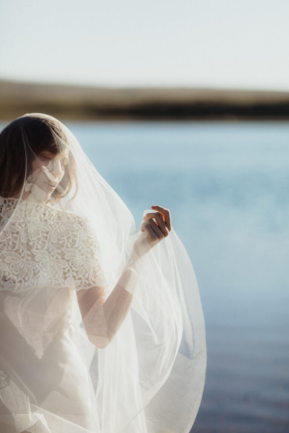 robe de mariée moderne avec voile et dentelle beziers