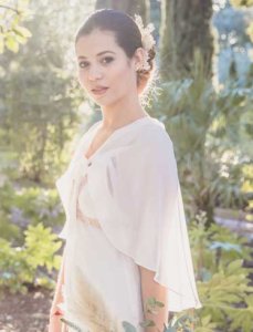 cape courte et légère pour mariée