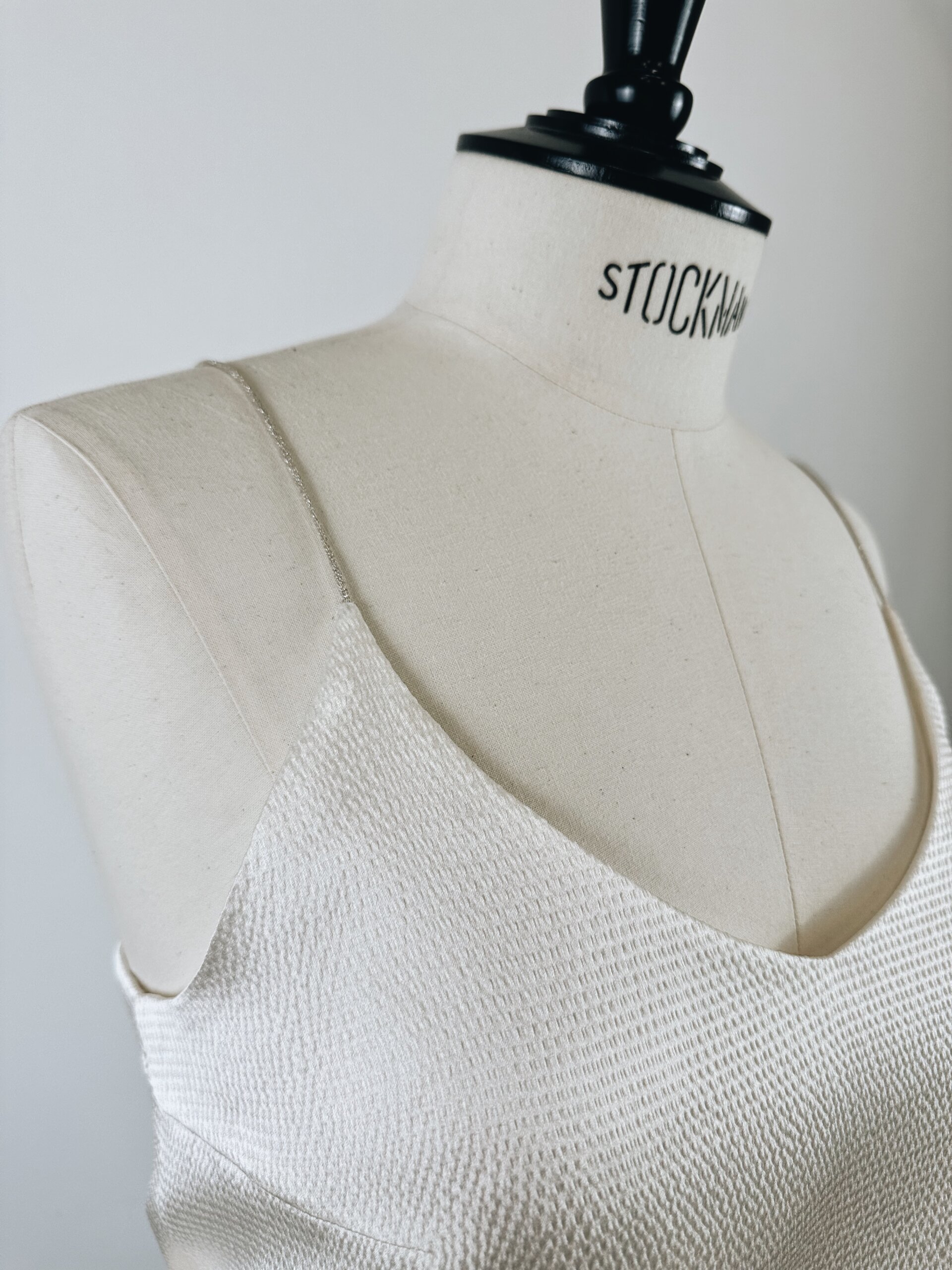 top caraco femme en soie naturelle sans manche