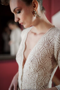robe de mariée en guipure brodée de sequins