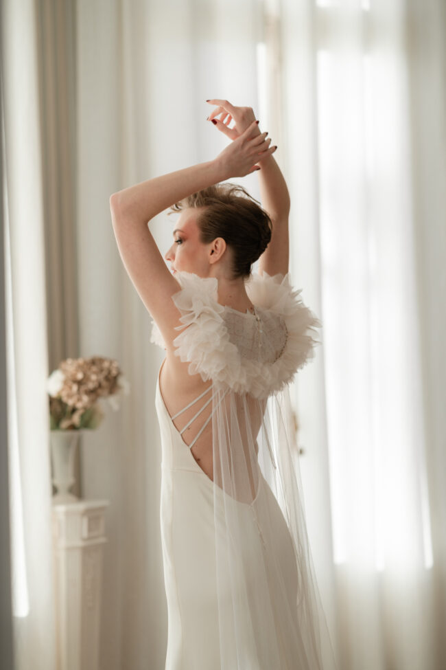 robe de mariée chic et cape en organza de soie