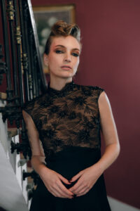collection capsule robe de soiree en dentelle noire