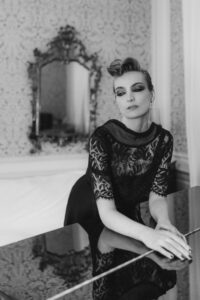 top en dentelle noire de Calais