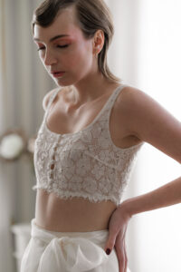 top en dentelle de Calais pour mariée