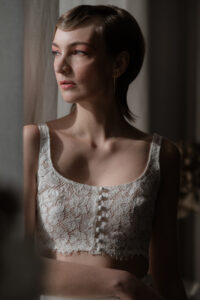croptop de mariée en dentelle