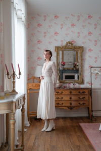 veste en dentelle et jupe de mariée en soie