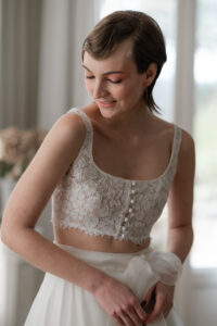ensemble de mariée en dentelle et organza