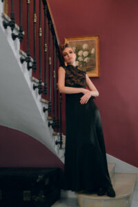 robe longue en soie et dentelle noire
