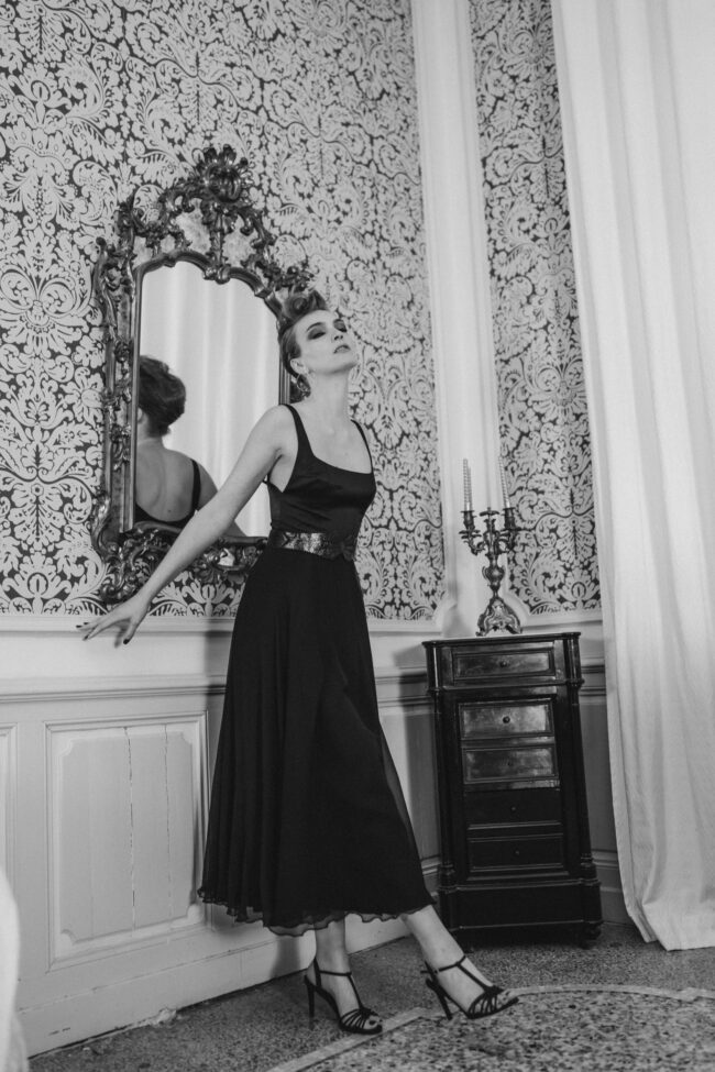 robe chic noire et ceinture