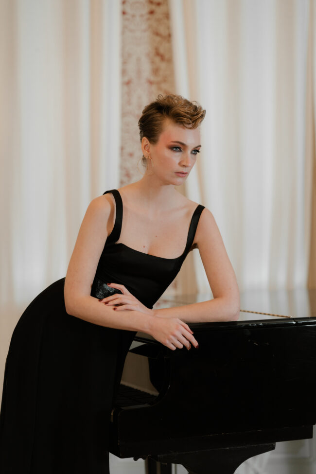 Robe de soirée mariage chic en soie noire