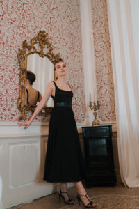 Robe de soirée mariage chic en soie longueur midi