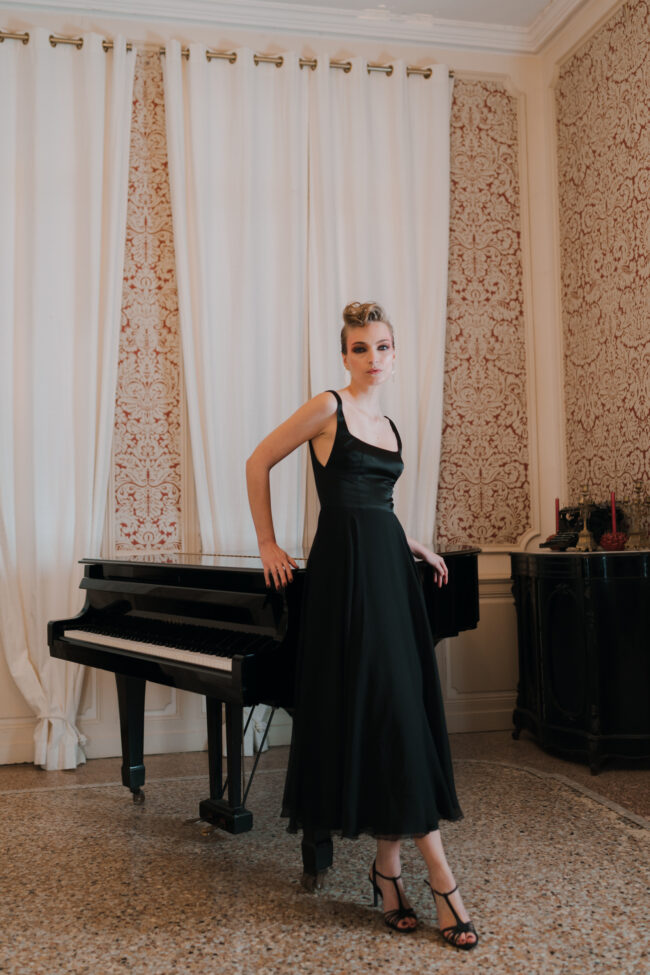 Robe de soirée mariage chic en soie noire