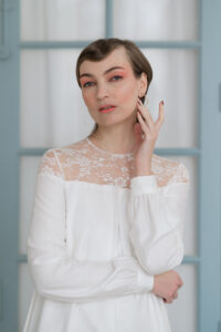 robe de mariée manches longues dentelle et soie