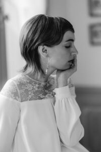 robe de mariée en dentelle et soie pour le civil