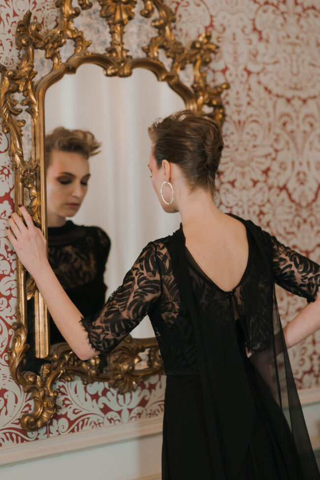 Robe de soirée mariage chic en soie et dentelle