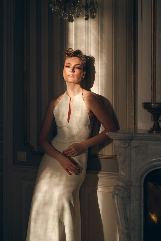 robe de mariée moderne décolletée dos