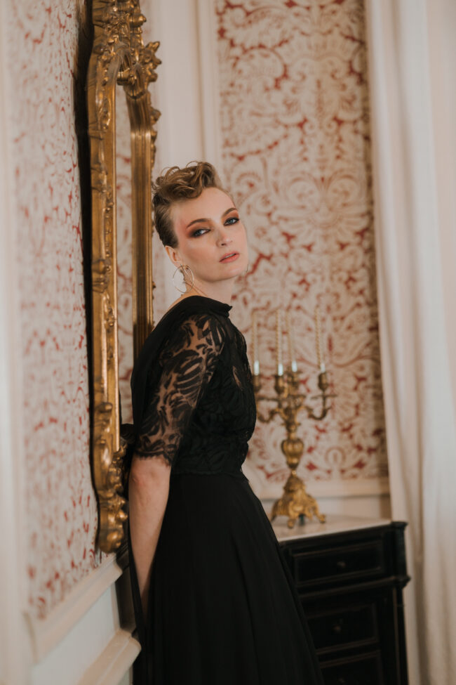 Robe chic noire en dentelle