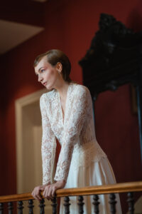 ensemble de mariée pour le mariage civil en dentelle de Calais et soie