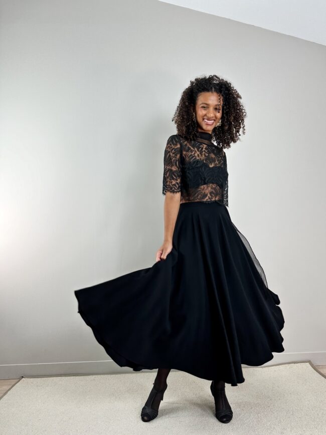 jupe longue midi et top en dentelle noir
