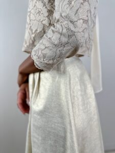 crop-top en dentelle or