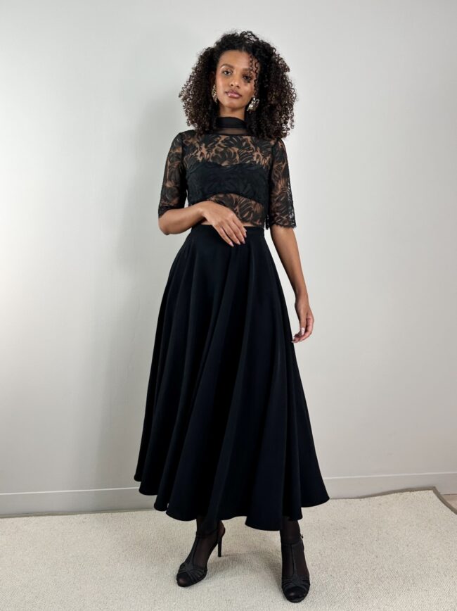 jupe longue midi et top en dentelle noir