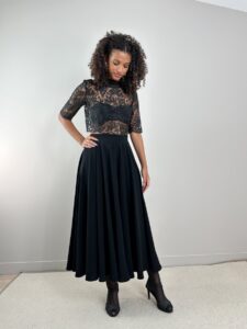 jupe longue midi et top en dentelle noir