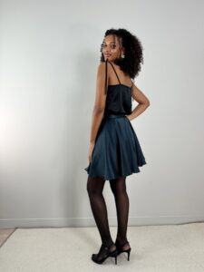 top en satin de soie noir et dentelle chantilly