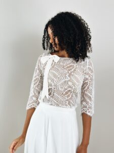 top dentelle et noeud mariée