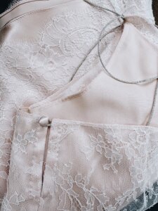 top femme en dentelle et satin de soie chic