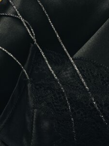 top femme en tencel et dentelle à fines bretelles