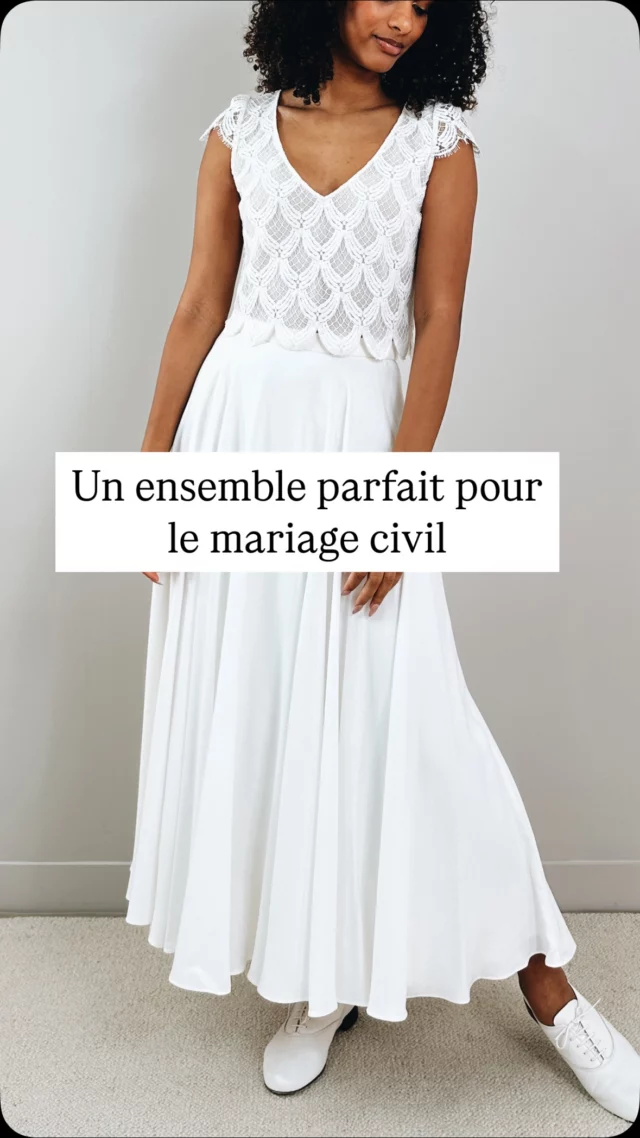 DES NOUVEAUX ENSEMBLES pour le mariage civil sur la boutique en ligne ! Dentelles de Calais, jupes fluides en crêpe issu de stocks dormant, du court, du long… les nouvelles créations sont en ligne sur le e-shop, et d’autres sont à venir ! 💻🧵Que ce soit en sur mesure ou en prêt-a-porter, toutes mes pièces sont créées avec soin et minutie, à la commande. 🪡 Elles sont réfléchies pour être seyantes, mais aussi pratiques, et agréables au porté : matières douces contre la peau, des coupes qui permettent de bouger, des détails confort… 🌿👗 J’ai mis toute mon expérience de modéliste depuis 15 ans pour proposer des coupes intemporelles qui conviennent à la plupart des morphologies, peaufinées au fil des ans et en fonction des retours de toutes mes clientes 🙏🏽❓❓Vous hésitez ? Je vous accompagne et vous conseille dans vos choix, je vous guide dans les tailles. C’est l’avantage de connaître parfaitement la conception de chaque vêtement !📐 et si malgré tout le prêt-à-porter ne vous convient pas, je serai heureuse de vous proposer le demi-mesure à l’atelier ! Modèle et mise en beauté : @mariem_t >> lien en bio #robemariagecivil #robemarieecivile #mariagecivil #robemarieecourte #robemarieetrapeze #robemariée